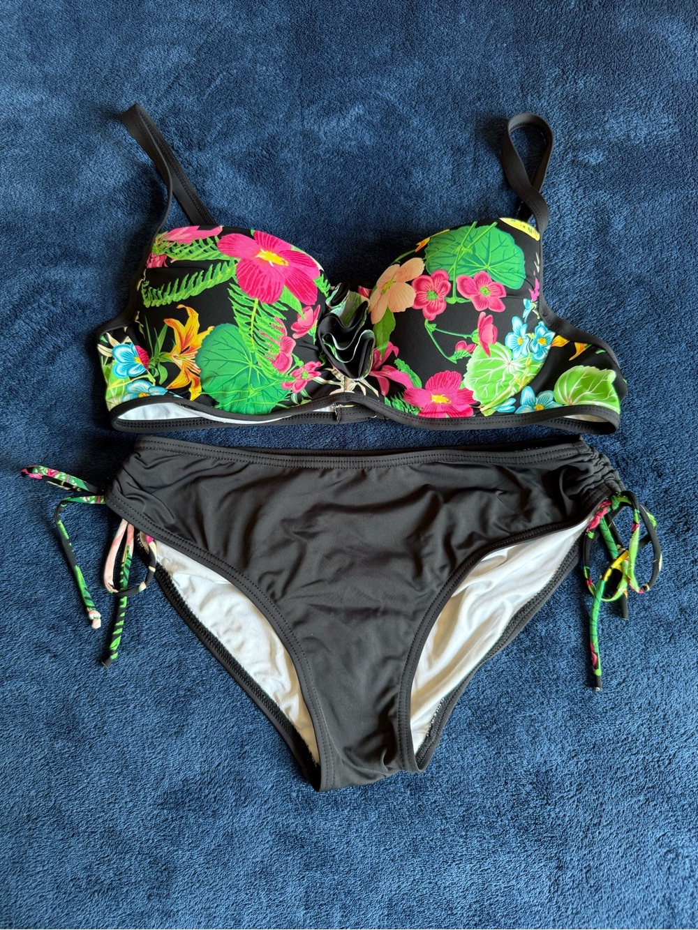 Black Floral Underwire Bikini Set with Tropical Print